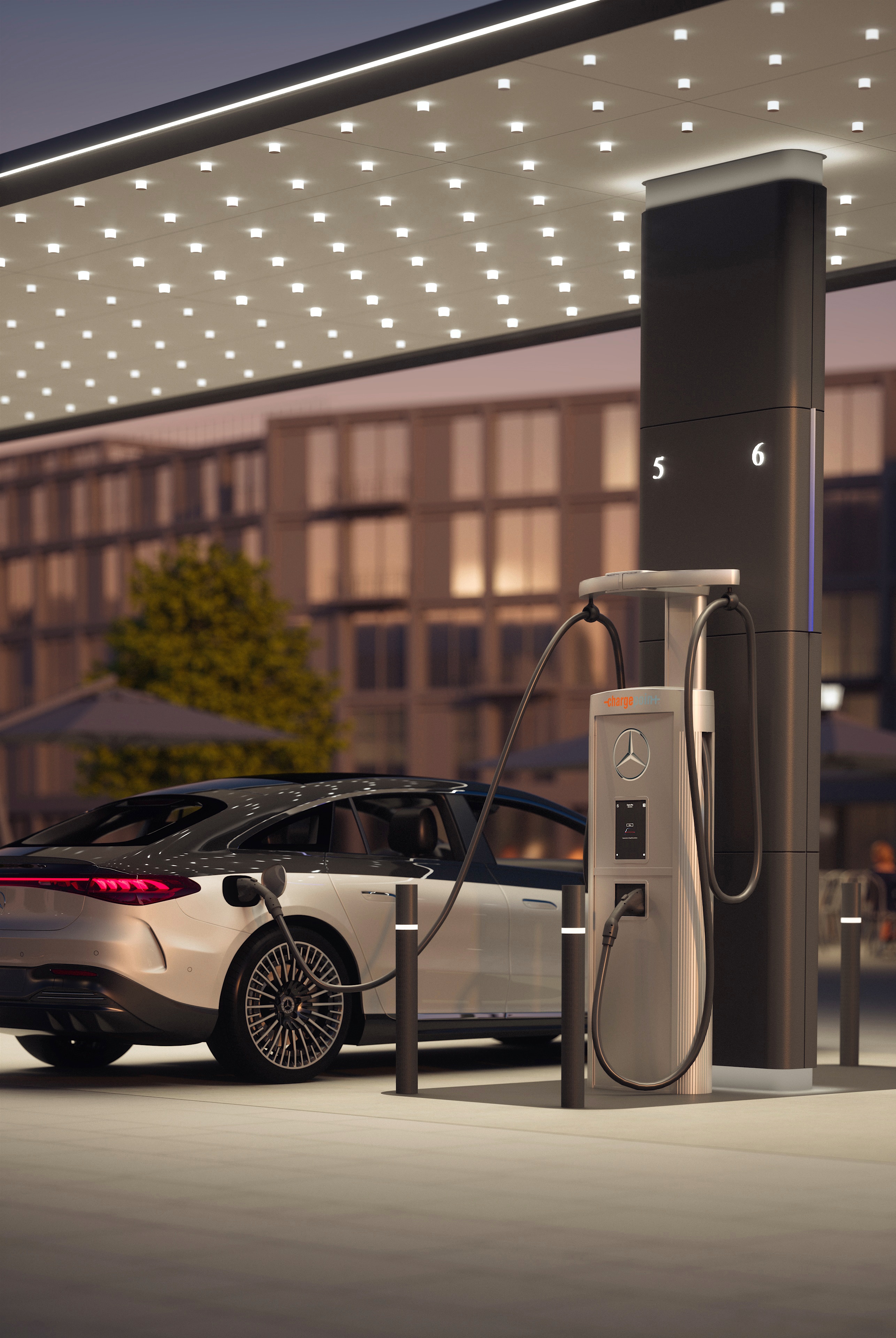 Charging Hub Mercedes-Benz Une Mercedes en train de recharger sur un Mercedes-Benz Charging Hub