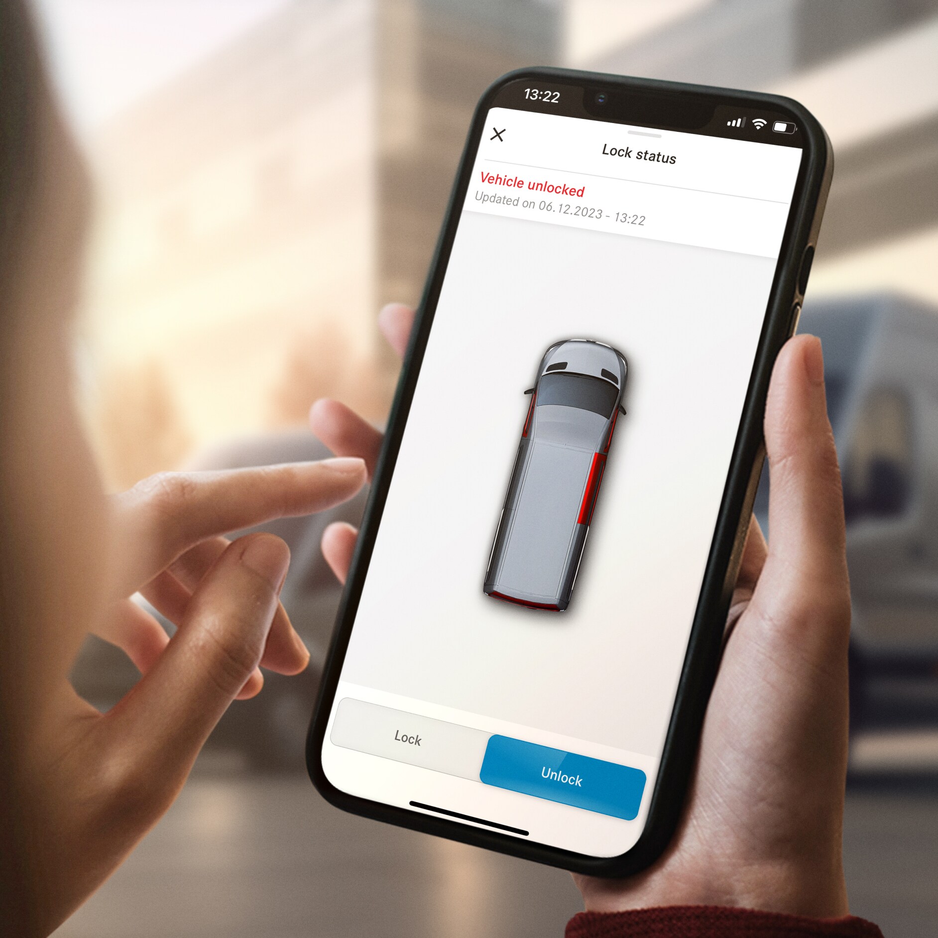 Verrouillage et déverrouillage à distance des portes | Offres digitales | Mercedes-Benz La fonction Verrouillage et déverrouillage à distance des portes sur un smartphone.